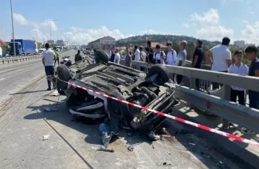 Bakı-Quba ödənişli yolunda yük maşını aşdı,  ölən var