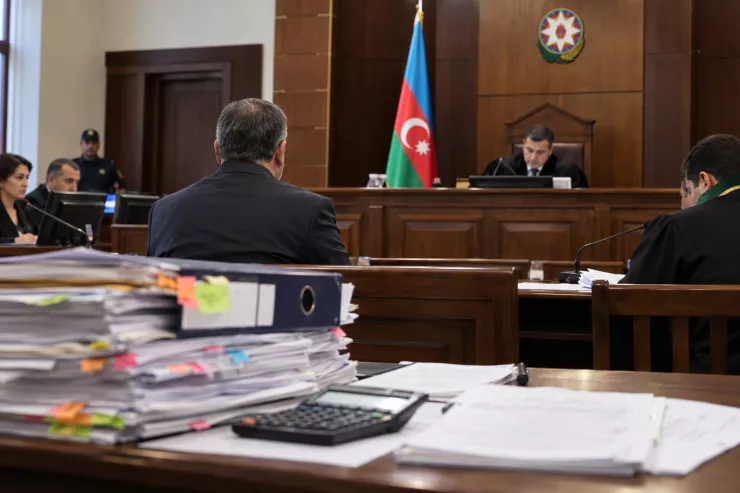 Səhiyyə Nazirliyinin keçmiş idarə rəisi HAKİM QARŞISINDA 