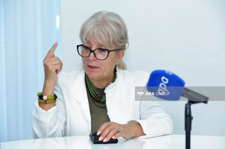 Mirzə Ələkbər Sabirin nəvəsi, Mirzə Ələkbər Sabir Fondunun təsisçisi və prezidenti, biologiya üzrə fəlsəfə doktoru, dosent Sevda Tahirli