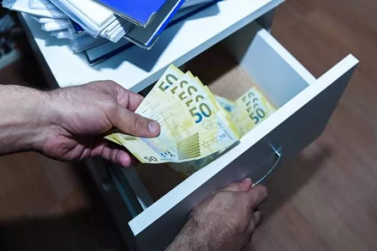 Milyon yarım pulu  mənimsəyən baş mütəxəssisin məhkəməsi BAŞLADI