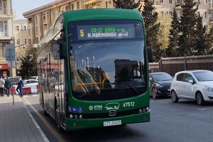 Sərnişinlə dalaşıb  avtobusu sürməyən   sürücü  işdən qovuldu 