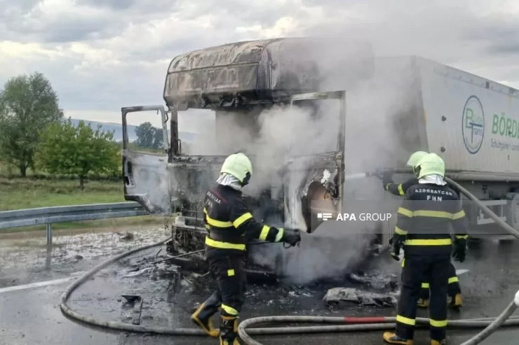 Bakı-Qazax yolunda TIR yandı 