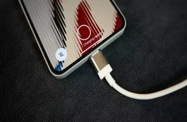 İşıq sönəndə telefonu  enerji ilə doldurmağın 5 yolu