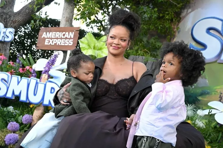 Rihanna  uşaqları ilə alış-verişdə görüntüləndi