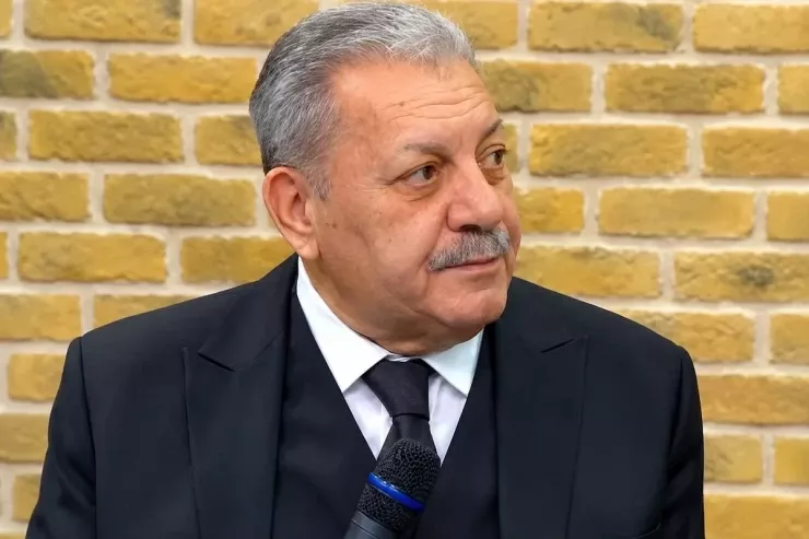Zaur Rzayev  kimdir?  - Heydər Əliyevin kapitan rütbəsi verdiyi müğənni