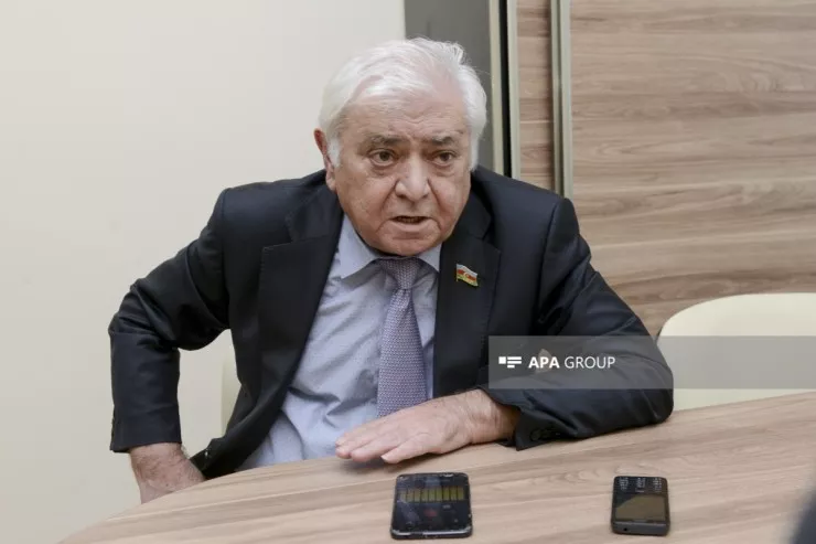 Aqil Abbas ona Ağdamda ev verilməməsindən  ŞİKAYƏTLƏNDİ