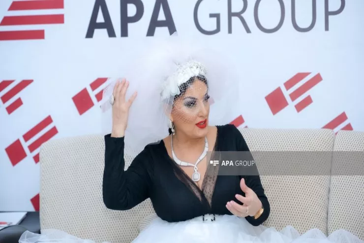 "Üstümüzdə 80 000 manat borc qalmışdı" - Elza Seyidcahanın qızıllarını mənimsəyənlərin  İŞİ