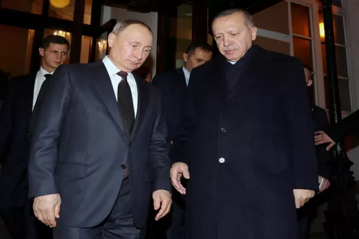 Dünya liderlərinin  neçə yaşı var   və ən uzun müddət  hakimiyyətdə olan   kimdir?
