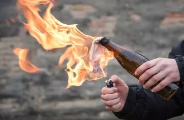 Azərbaycanda ŞOK:  Hicaba görə məktəbə “Molotov kokteyli” atdılar