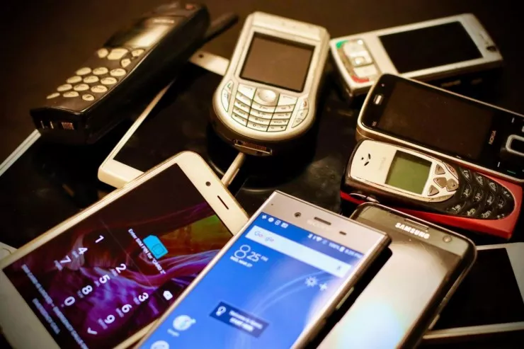 Evinizdə bu köhnə telefon  varsa, varlana bilərsiniz -  190 min dollara satıldı 