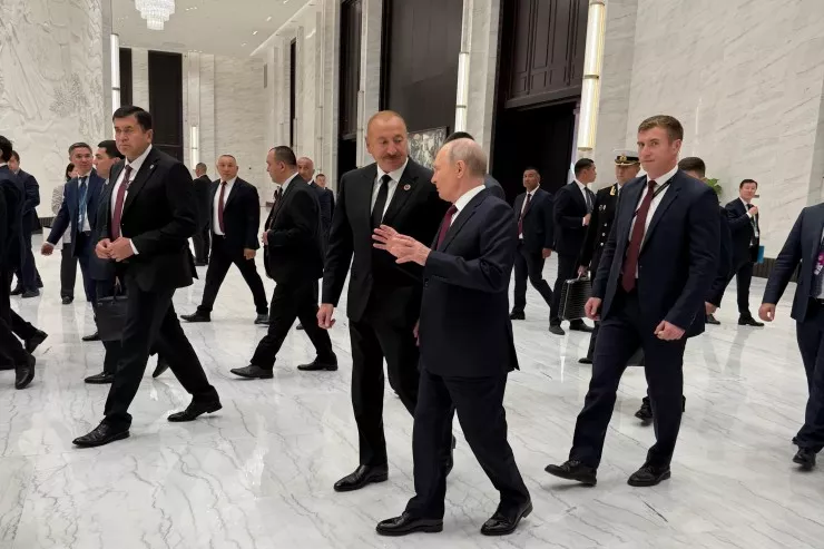 İlham Əliyev Putinlə söhbətləşdi 