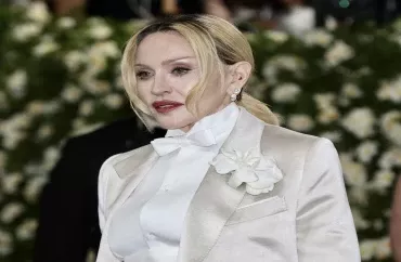 68 yaşlı Madonna alt paltarında poz verdi – FOTOLAR