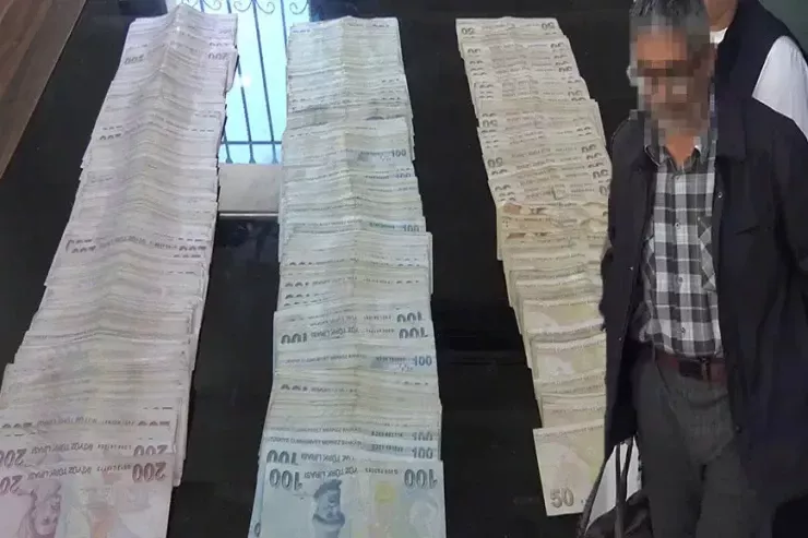 Dilənçinin üstündən çıxan pul hamını şoka saldı 