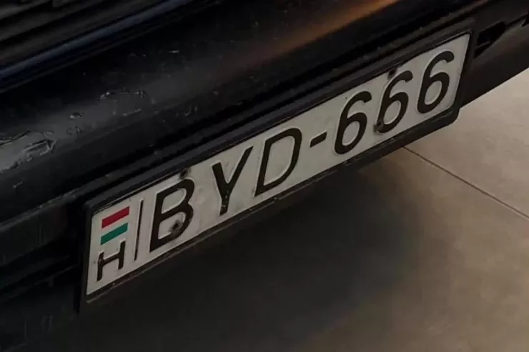 Maşınını pulsuz verir, nömrəyə isə  1000 dollar istəyir - Bu şərtlə
