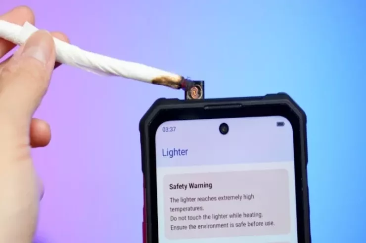 Dünyanın ilk alışqanlı smartfonu  təqdim edildi