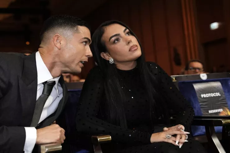 Ronaldonun xanımı festivala 170 minlik çanta  ilə gəldi