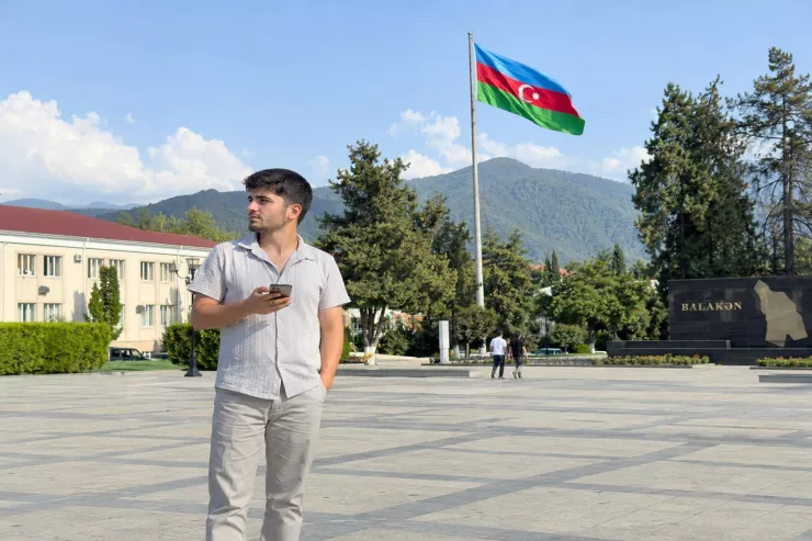 Dostunu gözləməkdən  bezib söydü, saxlanıldı - BAlAKƏNDƏ
