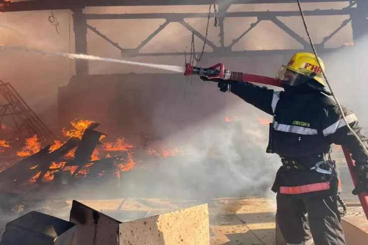 Zaqatalada qarışıq mallar mağazası yandı