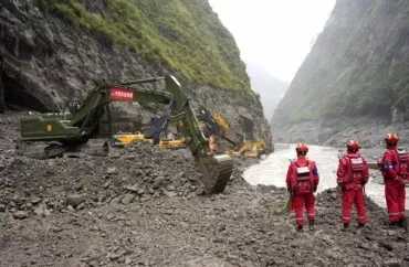 Tibetdə torpaq sürüşməsi -Onlarla ölü, yüzlərlə itkin var