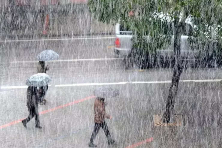 Hazırda leysan yağan  rayonlar - Faktiki HAVA 