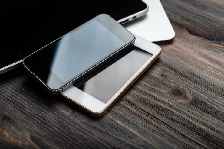 Köhnə telefonu müşahidə kamerasına  çevirmək olar - Beş dəqiqəyə hazırdır 