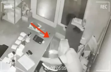 Şirvanda maskalı oğru 20 minə yaxın pul apardı -  KAMERA GÖRÜNTÜLƏRİ