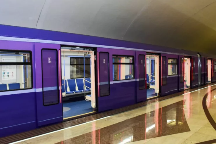 Bakı metrosunda qatar tuneldə qaldı 