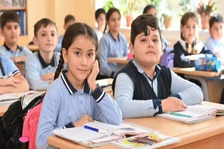 Bu gün Azərbaycanda Bilik Günüdür 