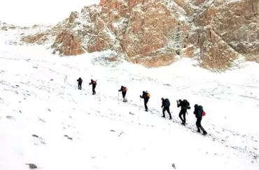 Təcrübəsiz alpinistlərə Everestə qalxmaq qadağan edilir