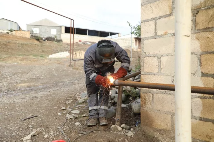 Daha bir yeni yaşayış massivi qazlaşdırılır - REPORTAJ 