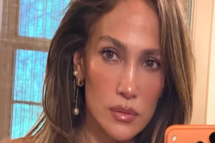 Cennifer Lopez 18 milyon dollarlıq evini  nümayiş etdirdi