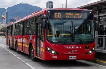 Tibb bacısı 60 nömrəli avtobusla evləndi - Ona görə işdən də çıxıb