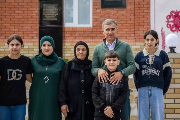 Anar Ələkbərov Milli Qəhrəman Pəncəli Teymurovun evində qonaq oldu - FOTOLENT 