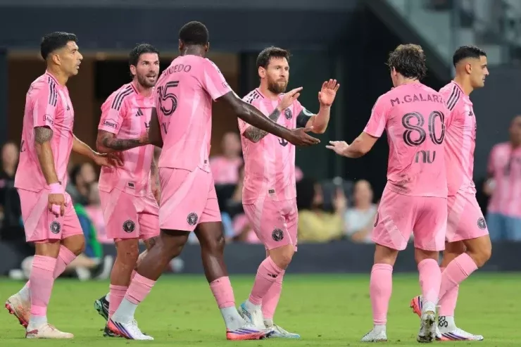 Messi cərimə zərbəsindən  75-ci qolunu vurub tarixdə  ikinci yerə   yüksəldi