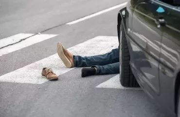 Salyanda avtomobil piyadanı vurub öldürdü