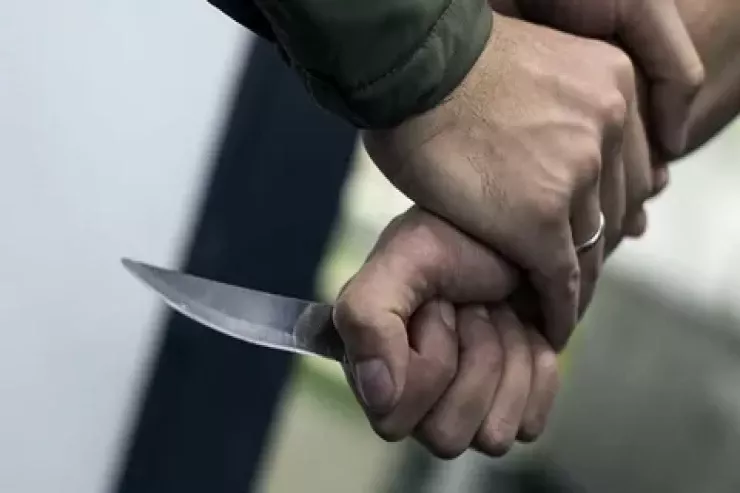 Qaxda yeyib-içən dostlar dalaşdı:  bıçaqlanan var