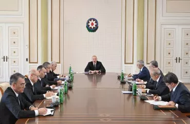 Prezident müşavirə keçirdi - FOTOLENT - YENİLƏNİB