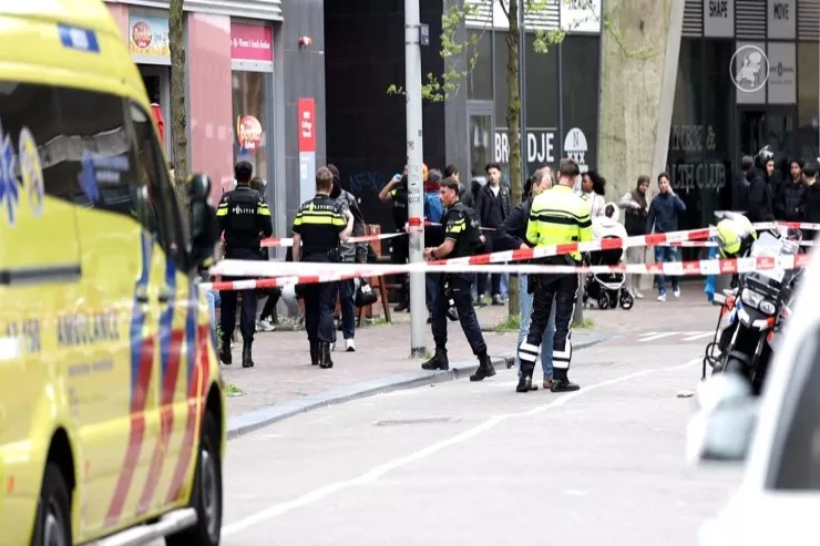 Amsterdamda kafedə atışma:  ölən var