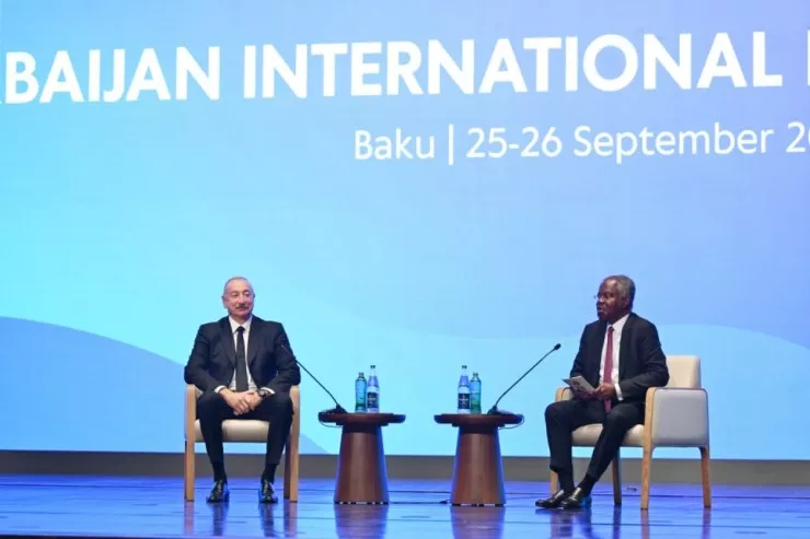 Prezident II Azərbaycan Beynəlxalq İnvestisiya Forumunda iştirak edir - CANLI 