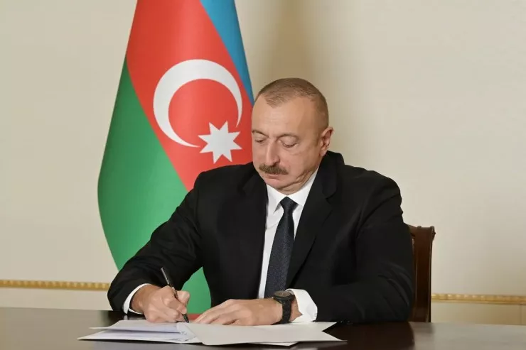 İlham Əliyev bir qrup prokuroru təltif etdi 