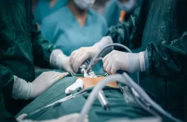 35 yaşlı kişinin  bədənindən çıxanlar  həkimləri ŞOKA SALDI