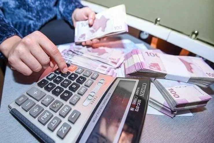 Maaş gəlir, kreditə gedir:  İnsanlar niyə borcdan çıxa bilmir? 