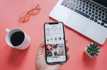 "Instagram"da  qalmaqal  yaradan yeni funksiya - Sevgilinizin  üzünü  bir toxunuşla gizlədə biləcəksiniz