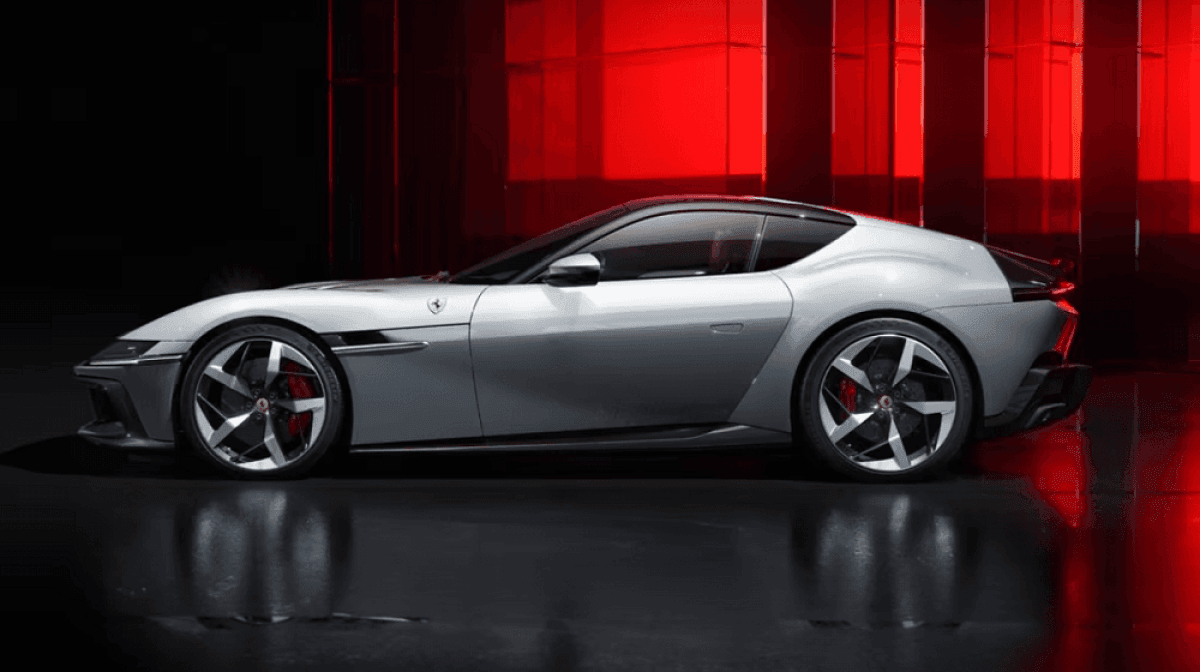 “Ferrari” super güclü avtomobili təqdim etdi - FOTO 