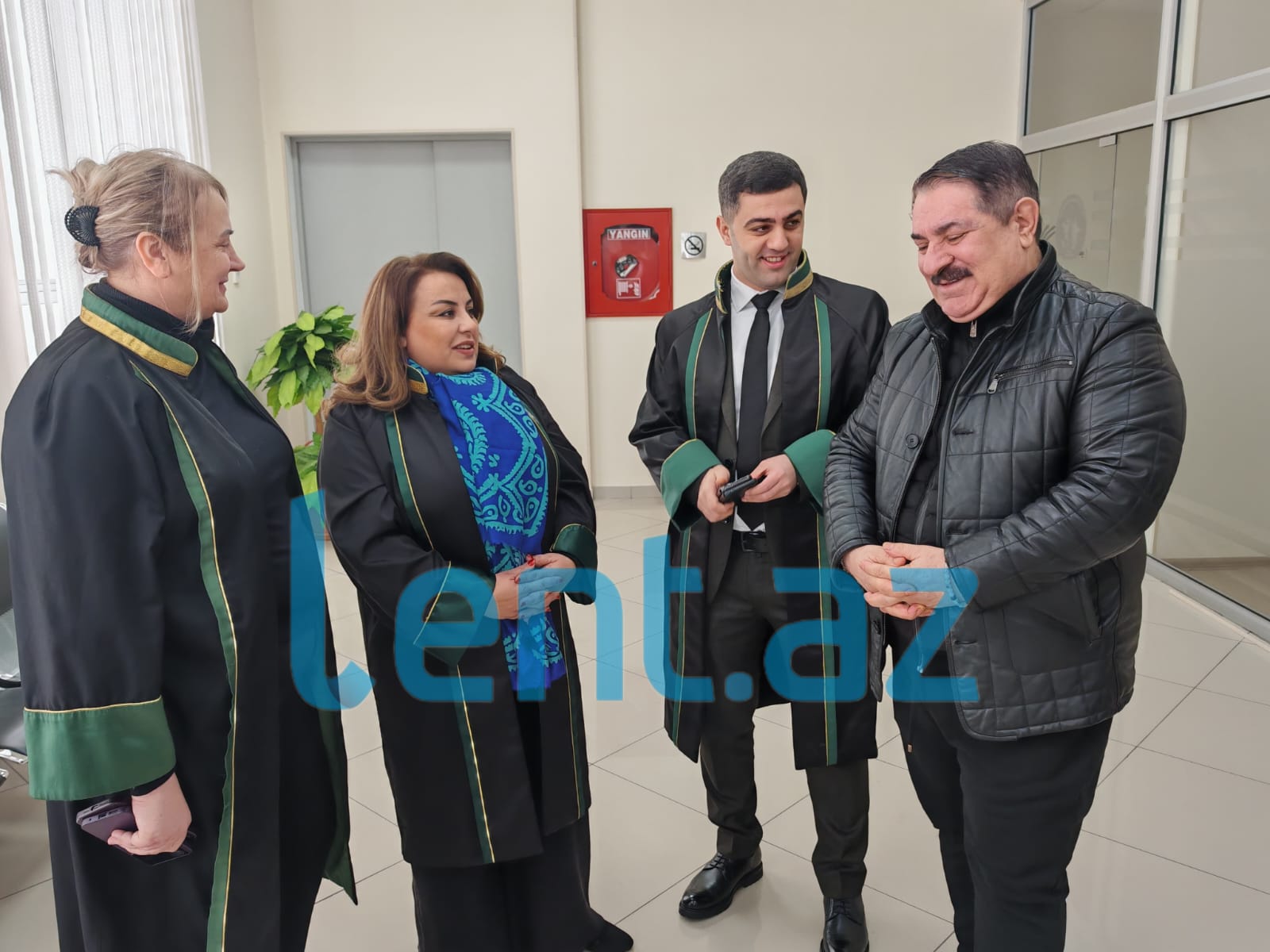 Ağadadaş Ağayev hospital, mühafizəçi və xadimə ilə barışdı - VİDEO