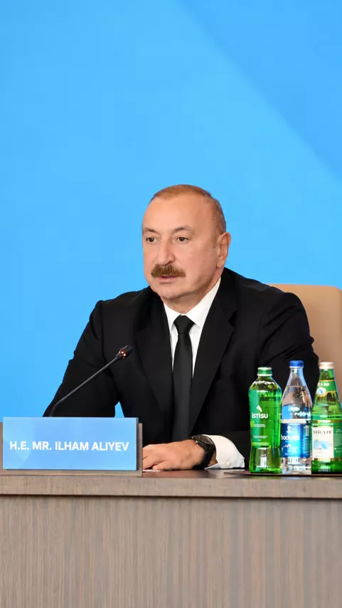 Prezident: Başqalarına dərs verməzdən əvvəl güzgüyə baxın