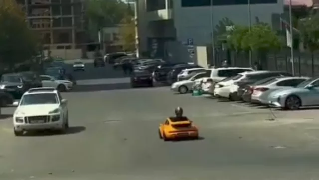 Oyuncaq maşınla yola çıxdı, polis saxladı