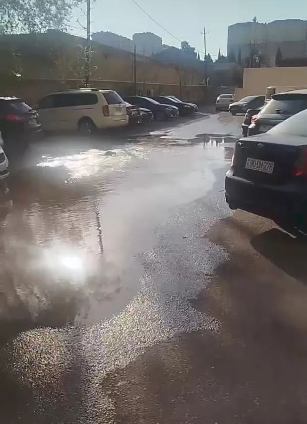 Xırdalanda su borusu partladı