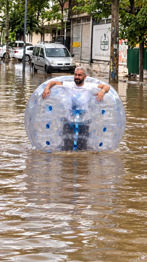 Bu şəhərdə işə balonla gedirlər