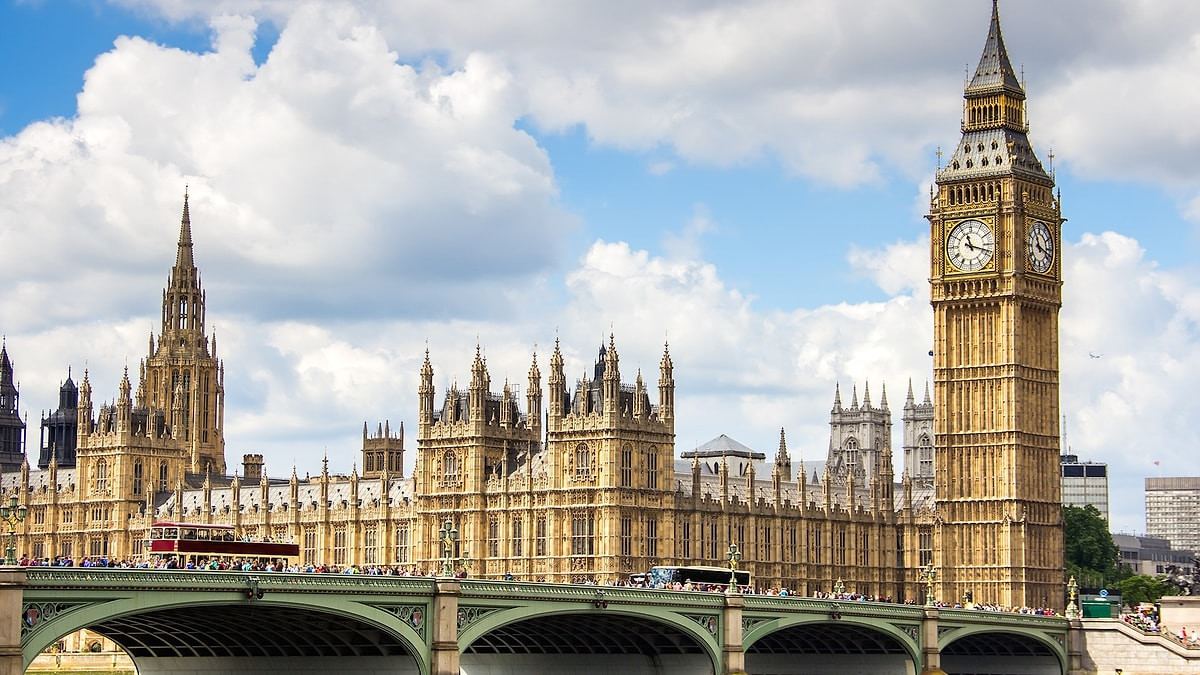 Big Ben Saat Qülləsi hansı ölkədə yerləşir?